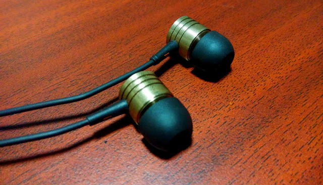 Xiaomi’s mi headphones (or the piston, as they’re popularly called)